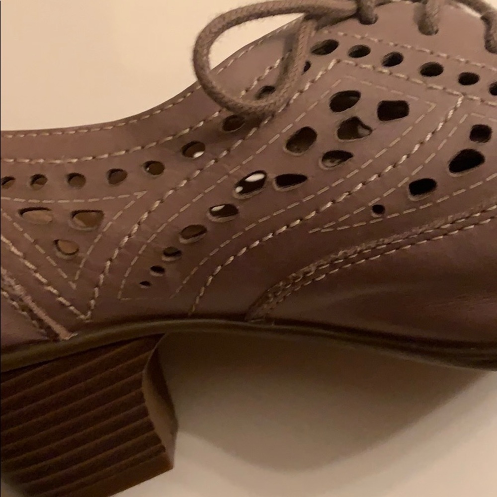 Shoes - Picture 3 of 4